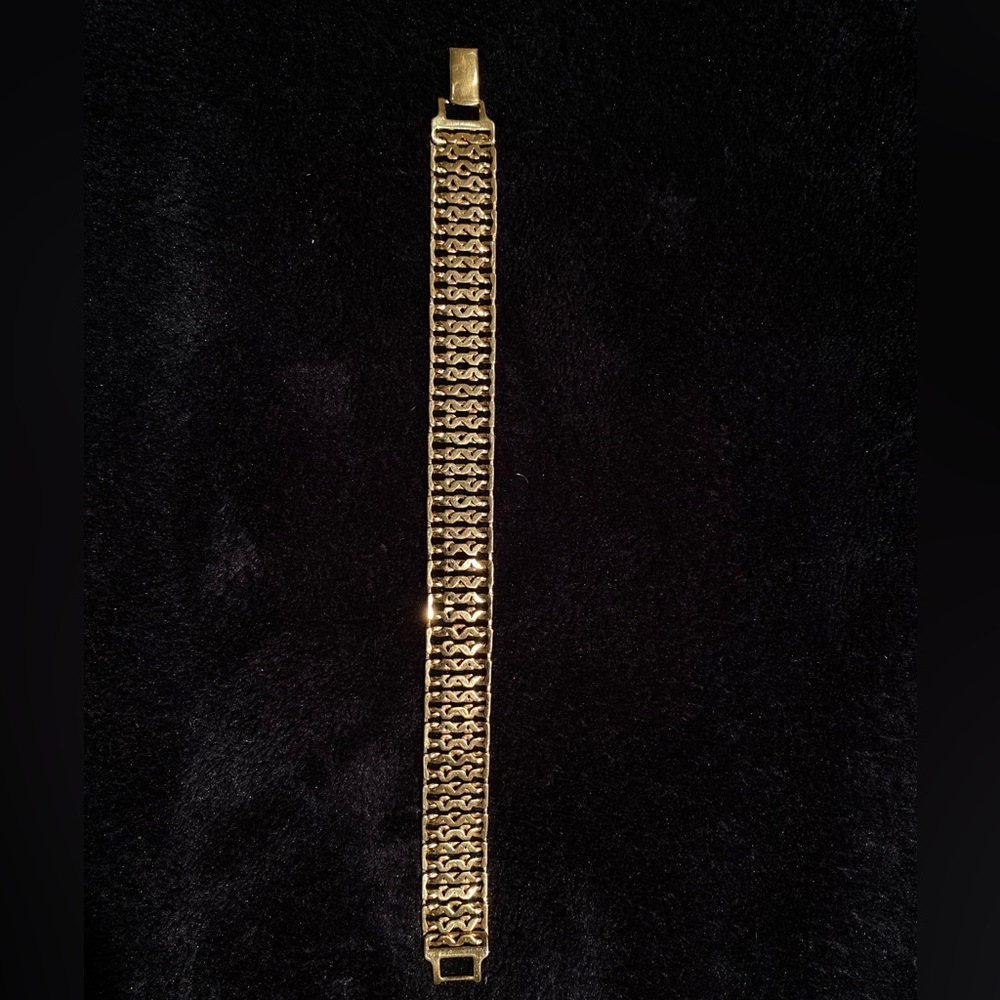 Monet Gold color lattice design bracelet - Picture 2 of 3